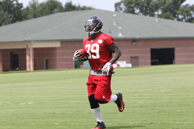 Steven, pictured in a practice during September, has made strides toward a return to game action in this week's practice sessions (Atlanta Falcons Photo).